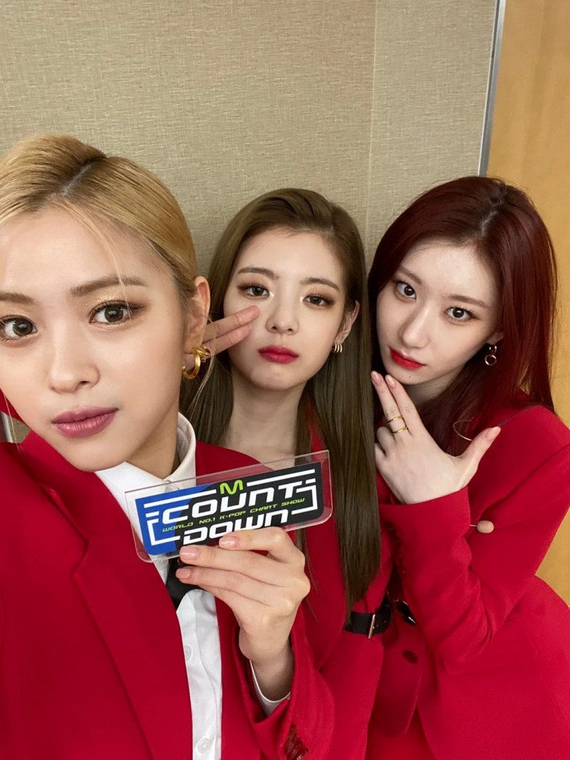 210513 ITZY SNS Update at M Countdown documents 2