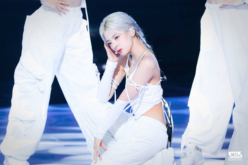 230806 ITZY Lia - ‘None of My Business’ at Inkigayo documents 4