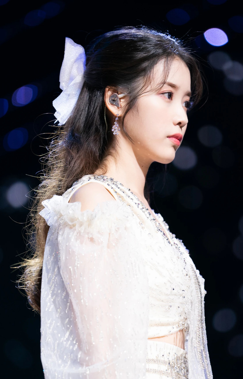 210328 IU - 'Coin' + 'LILAC' at Inkigayo documents 10