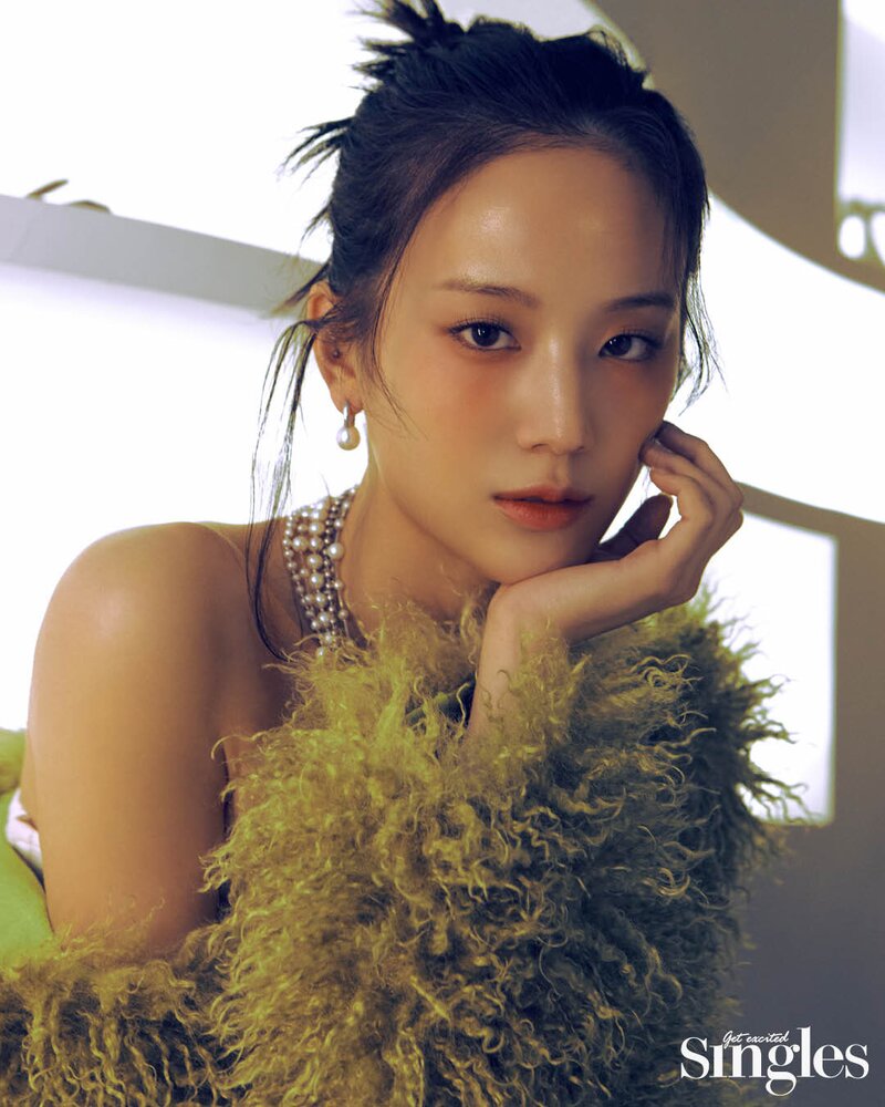 Jang Gyuri for Singles Magazine December 2022 Issue documents 3