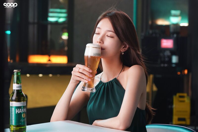 230912 SOOP Naver Post - Suzy - Hanmac Beer Ad Filming Behind documents 2