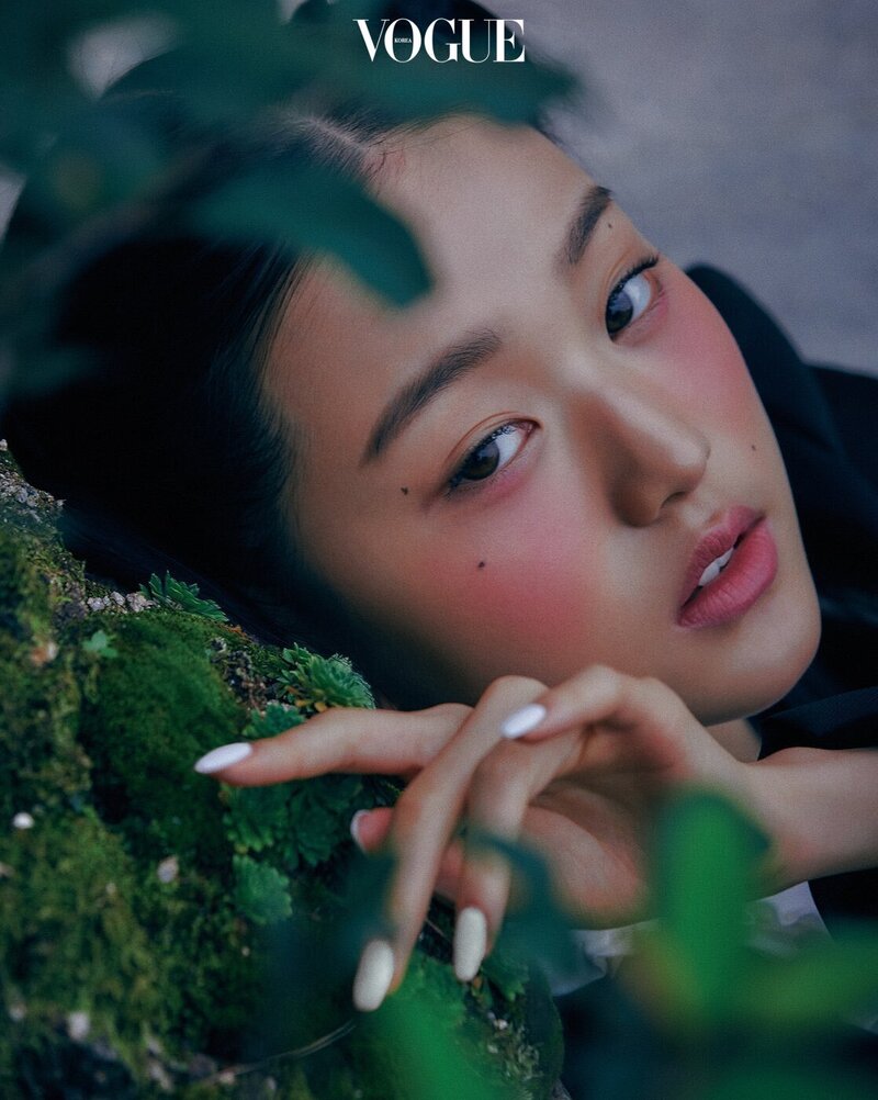 IZ*ONE Minju & Wonyoung for Vogue Korea October 2020 Issue documents 5