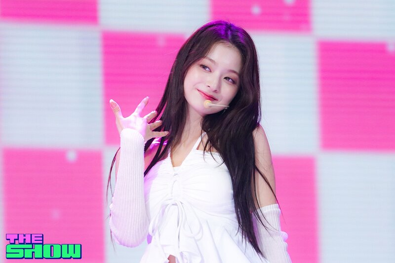 230613 fromis_9 - '#menow' at THE SHOW documents 11