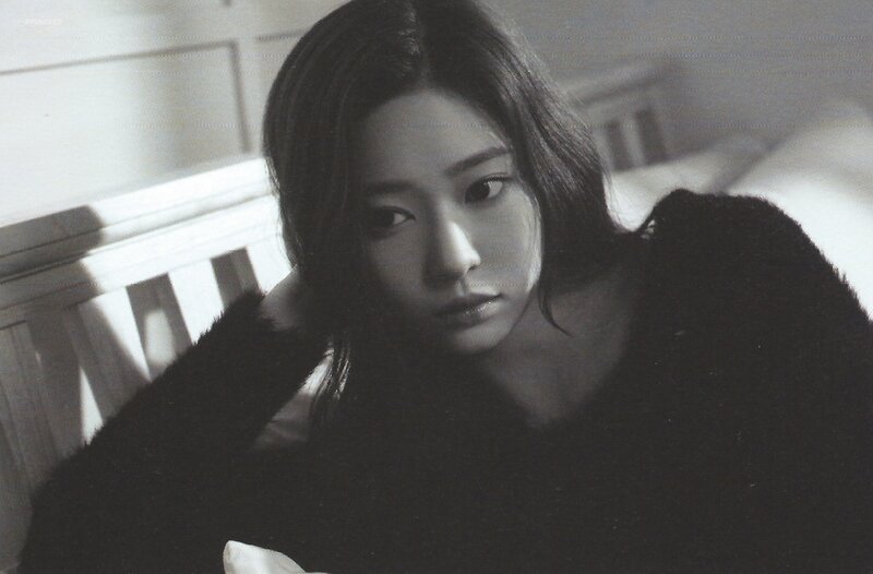 Kim Minju '𝐏𝐑𝐎 𝐌𝐄𝐌𝐎𝐑𝐈𝐀' Photobook Scans documents 6