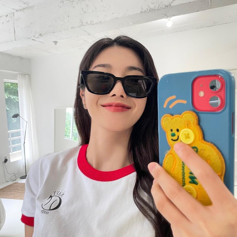 210611 Kwon Eunbi Instagram Update documents 3