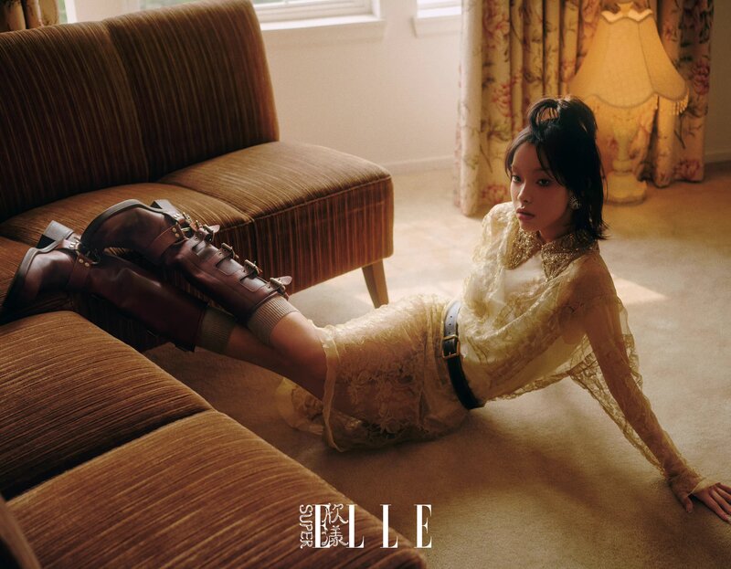 LEXIE LIU for ELLE China October Issue 2022 documents 2
