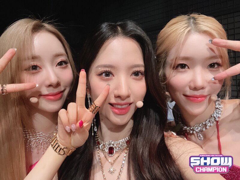 220720 WJSN SNS Update at Show Champion documents 2
