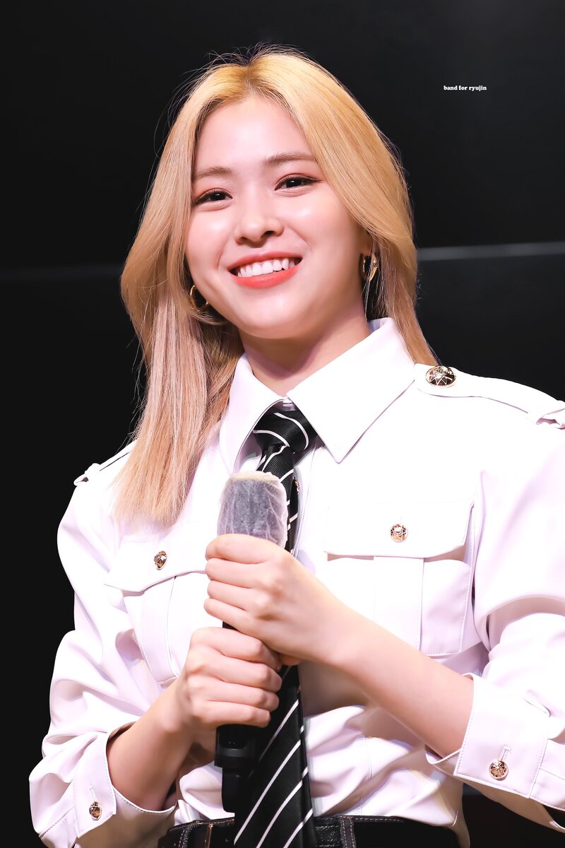 210530 ITZY Ryujin - Fansign Event documents 4