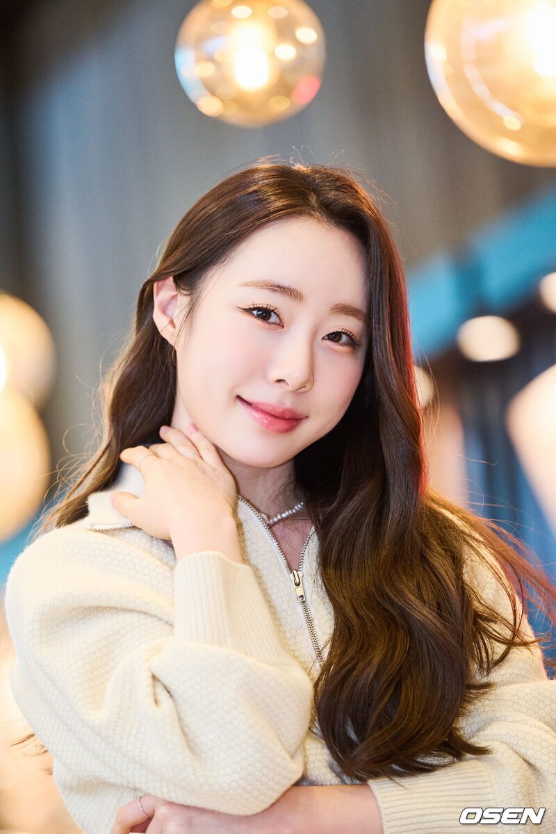 221025 WJSN Yeonjung 'Crash Landing on You' Interview Photos documents 17