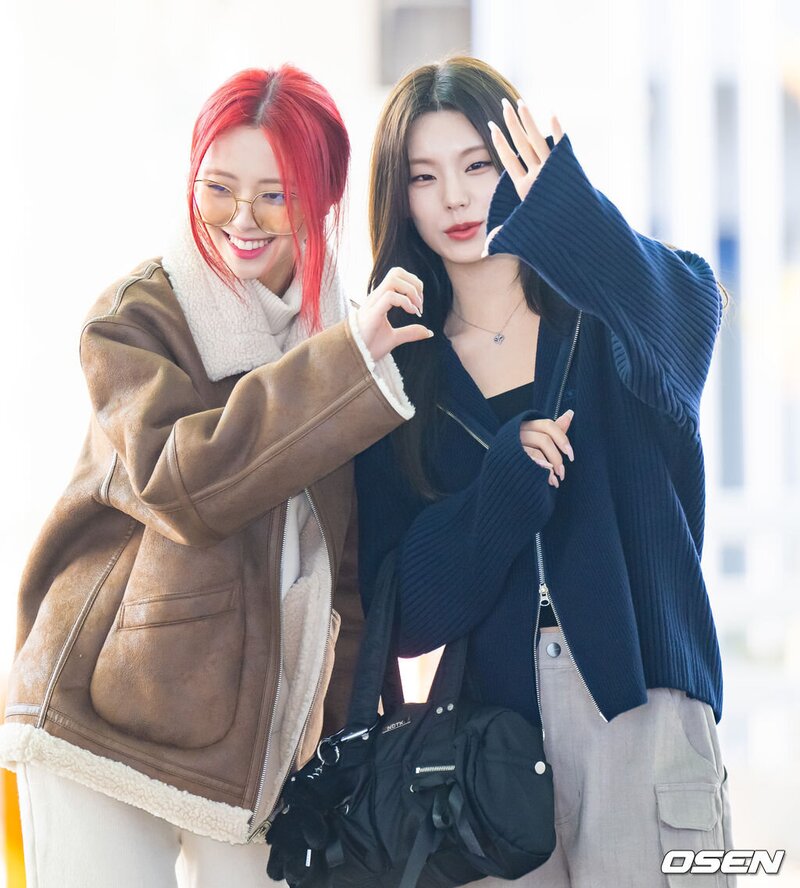 240314 - ITZY at Incheon International Airport documents 5