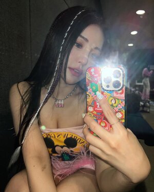 220327 Brave Girls Yujeong Instagram Update