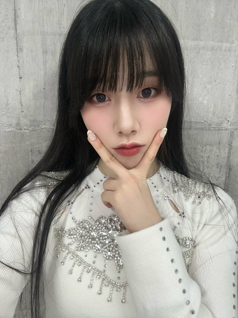 240302 ME:I Twitter Update - Ayane documents 1