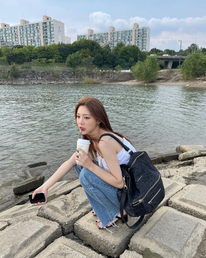 220906 DIA Eunchae Instagram Update documents 9