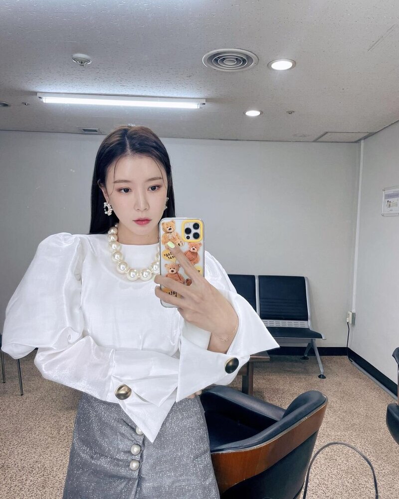 220516 Jang Hyeri Instagram Update documents 6