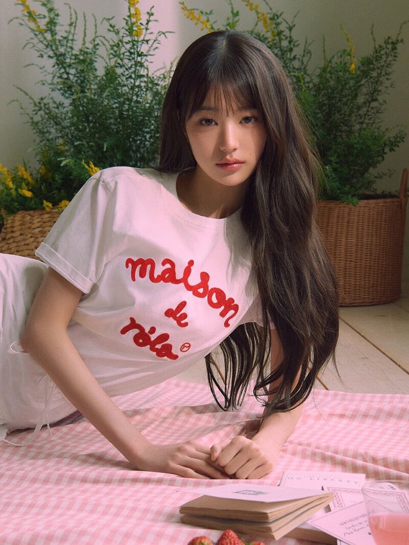 IVE Jang Wonyoung for rolarola - 24 Summer Collection documents 7