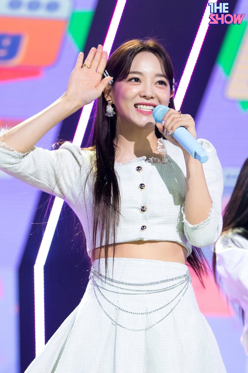 210406 Kim Sejeong 'Warning' at The Show documents 9