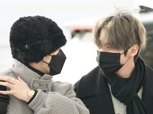 221128 Stray Kids Lee Know & Han at Incheon International Airport