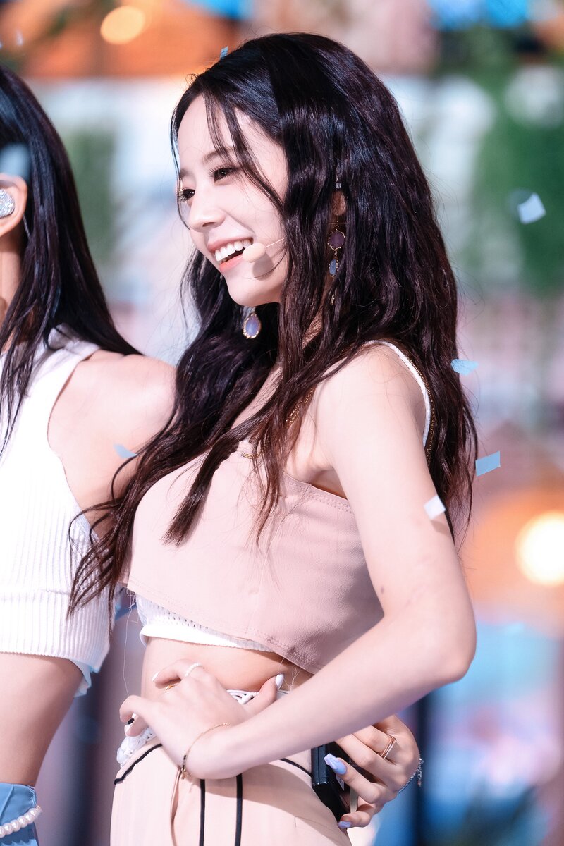 220703 fromis_9 Gyuri - 'Stay This Way' at Inkigayo documents 20