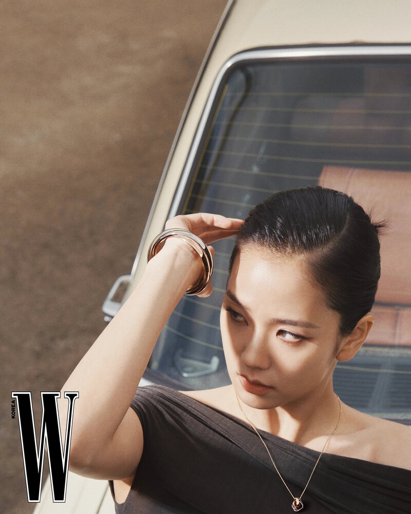 Jisoo for W Korea April 2024 Issue documents 2