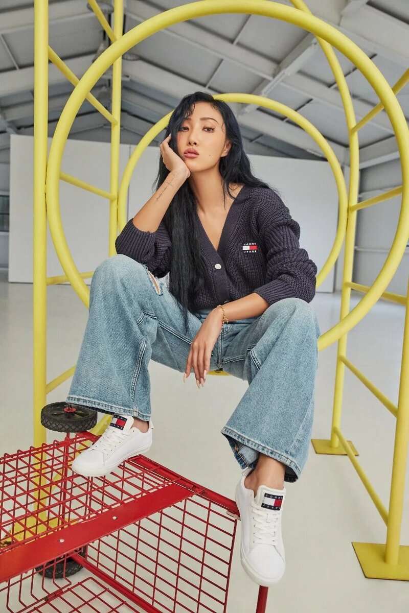 MAMAMOO's Hwasa for Tommy Hilfiger 2020 Fall Collection documents 5