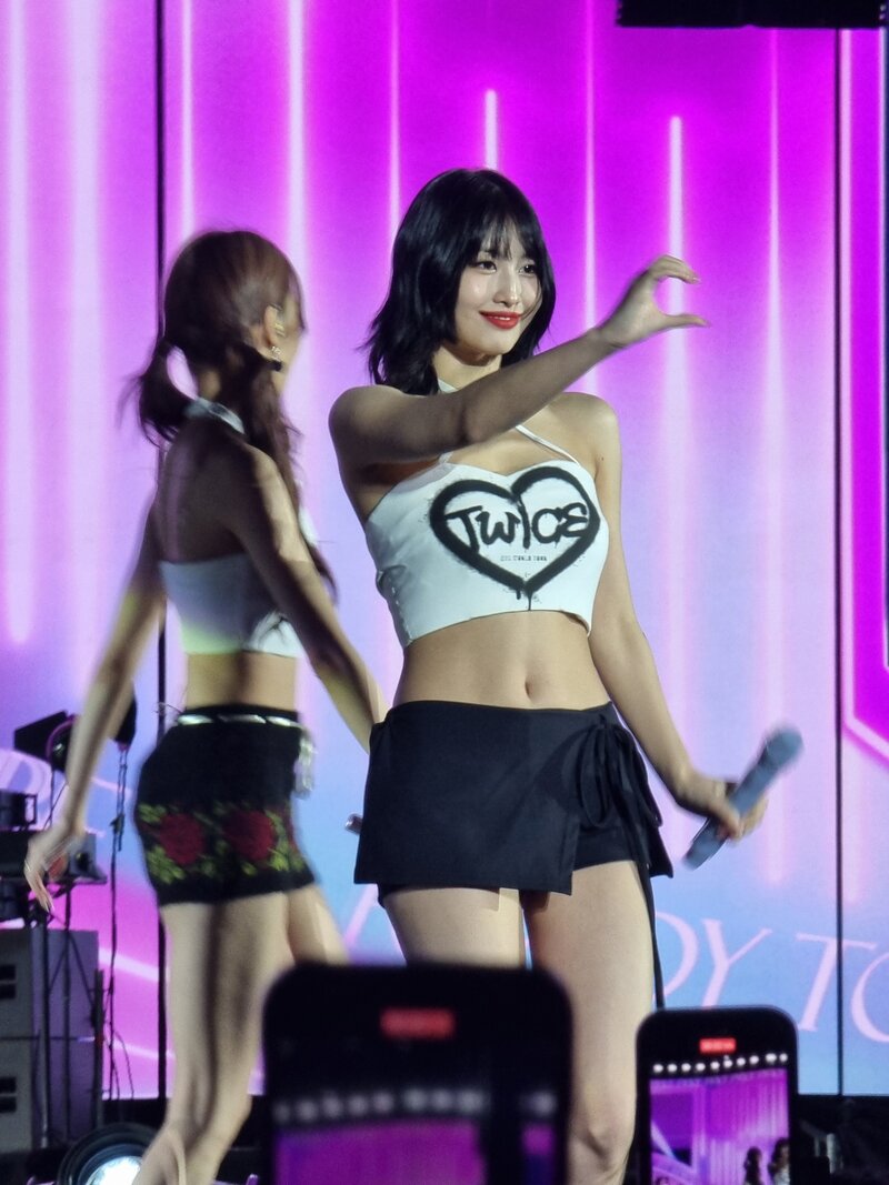 231104 TWICE Momo - ‘READY TO BE’ World Tour in Melbourne documents 3