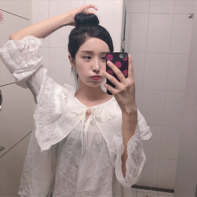 180607 Chung Lyn Instagram Update documents 2