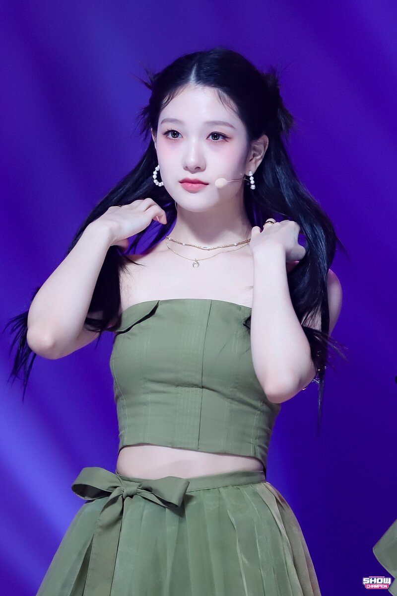 230614 fromis_9 Seoyeon - '#menow' at Show Champion documents 7