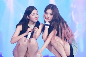 220806 ITZY Yeji & Lia - 1st World Tour 'CHECKMATE' in Seoul Day 1