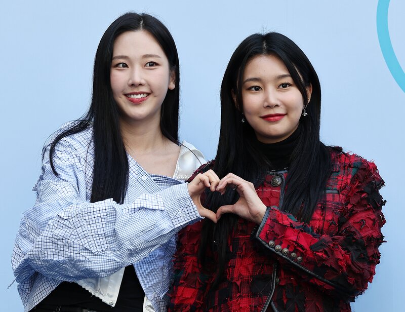 230905 Nayun and Hyebin at Seoul Fashion Week documents 2