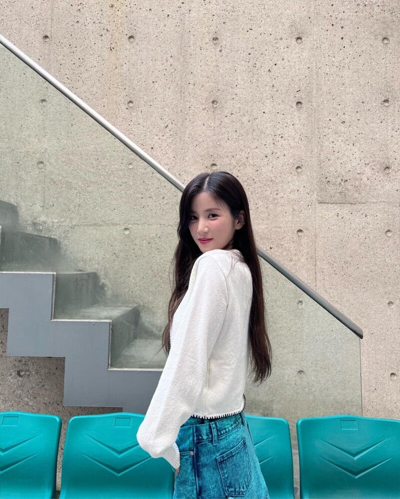 230511 APINK Chorong Instagram Update documents 4