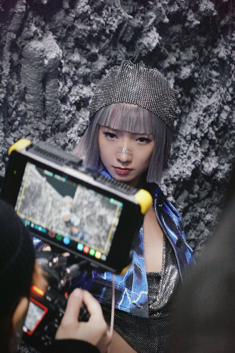Mei Qi "Alien" MV Concept Teaser Behind The Scenes documents 9