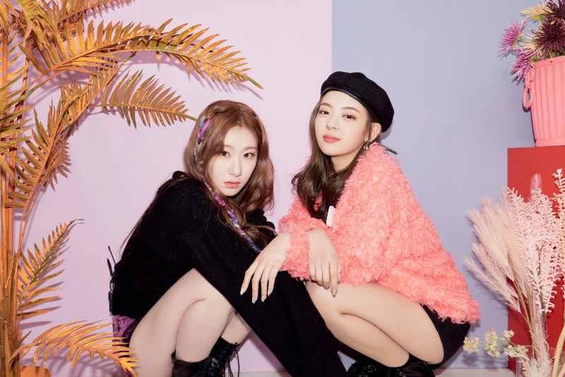 210224 ITZY Twitter Update - Lia & Chaeryeong documents 1