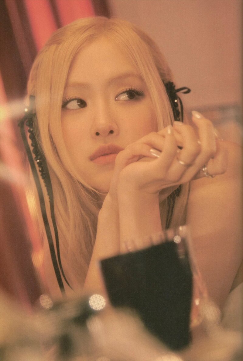 BLACKPINK Rosé - Season’s Greetings 2024: 'From HANK & ROSÉ To You' (Scans) documents 1