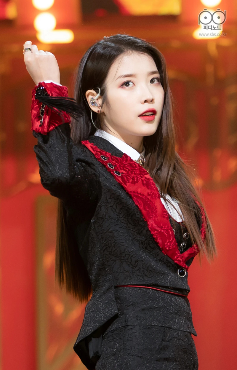 210328 IU - 'Coin' + 'LILAC' at Inkigayo documents 10