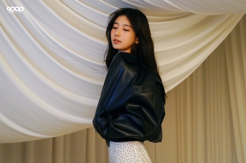 240405 SOOP Naver Post - Suzy - Guess S/S 2024 Campaign Behind documents 9