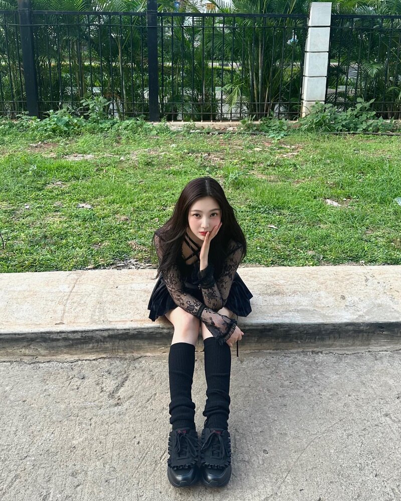 231216 Red Velvet Joy Instagram Update documents 11