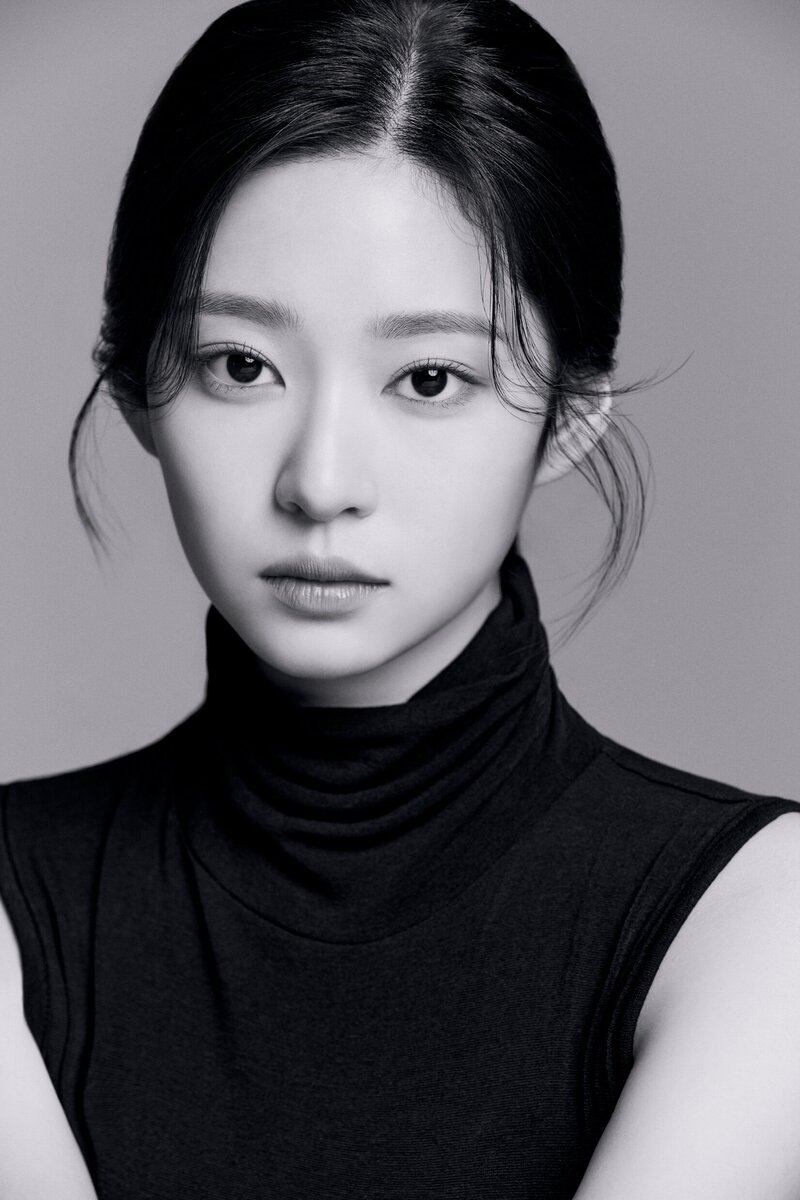 Kim Minju 2021 Profile Photos documents 7