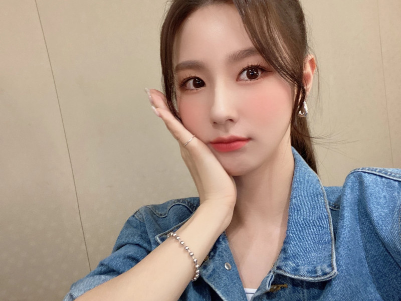 210401 (G)I-DLE SNS Update - Miyeon documents 8
