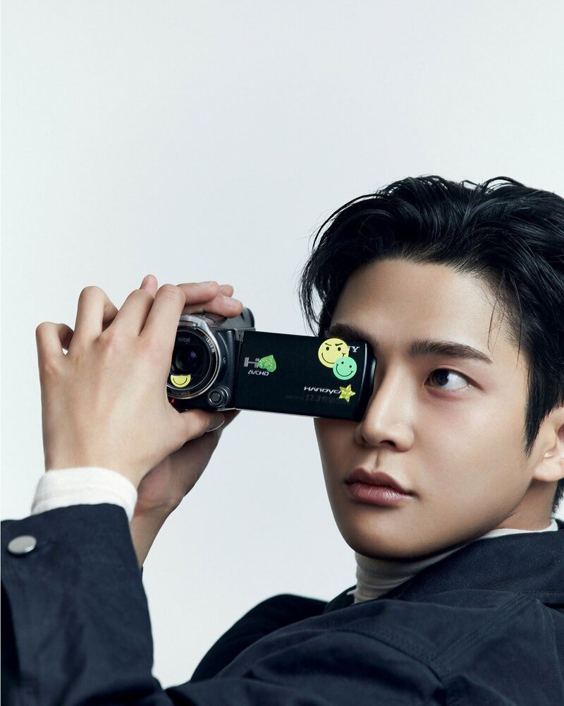 SF9 ROWOON for VOGUE Japan July Issue 2022 documents 10