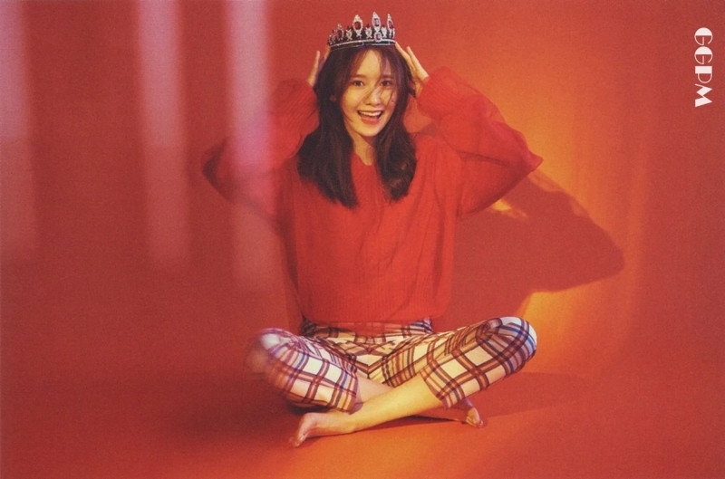YOONA. Special Album 'A Walk to Remember' BOOKLET [GGPM]-Scan_E08SB (Preview).v1.jpg
