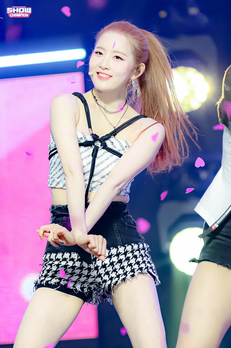 210414 STAYC - 'ASAP' at Show Champion documents 16