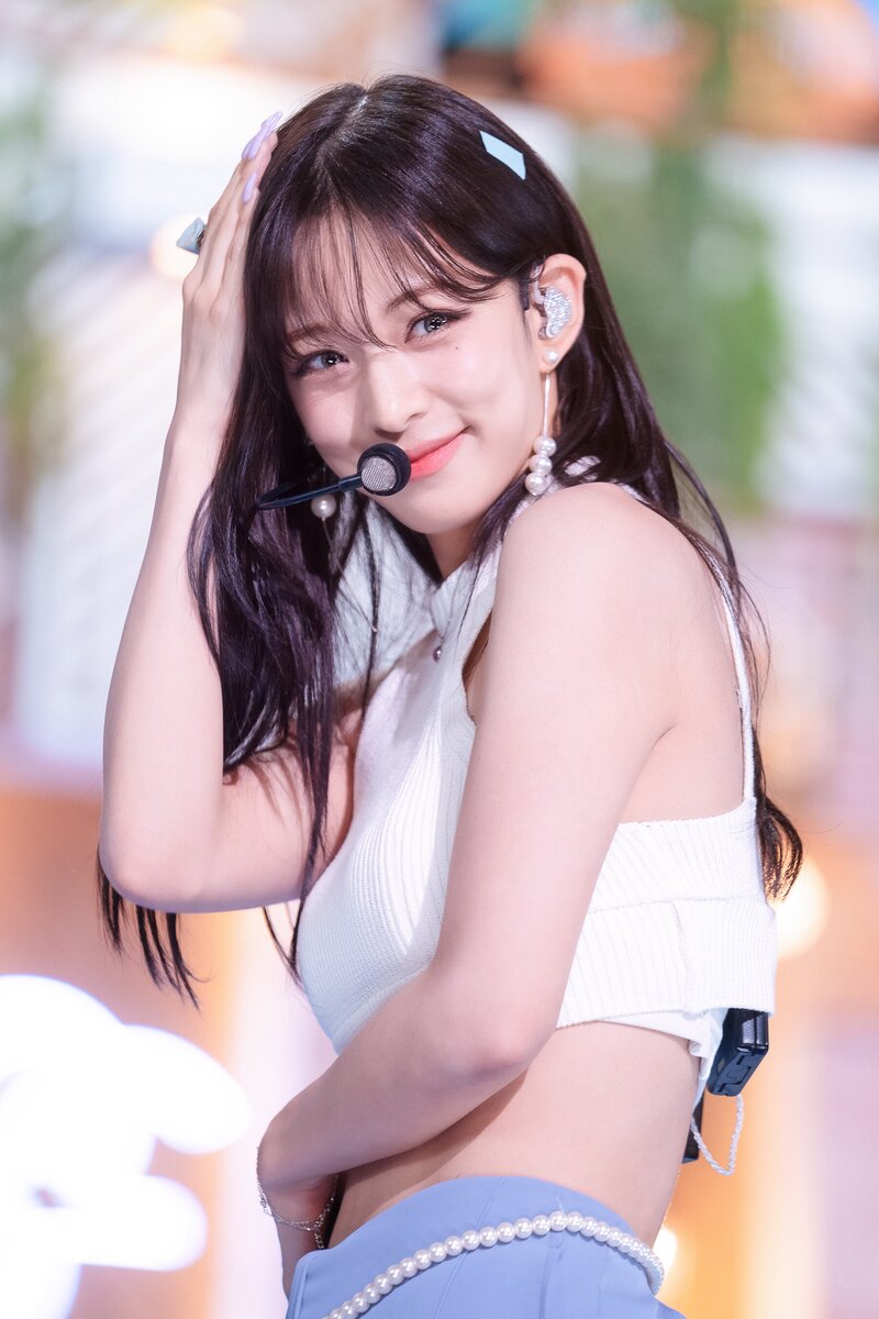 220703 fromis_9 Chaeyoung - 'Stay This Way' at Inkigayo documents 7