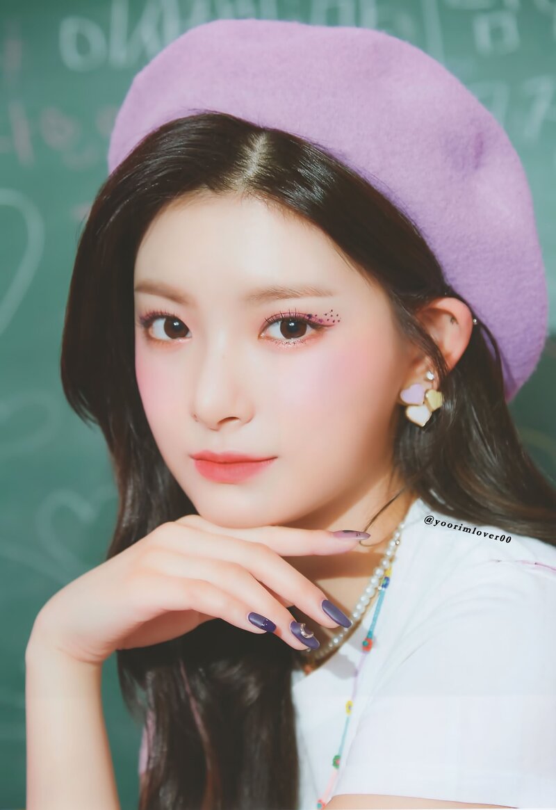 EVERGLOW 'FOREVER' 1st Fanclub Kit Scans documents 26