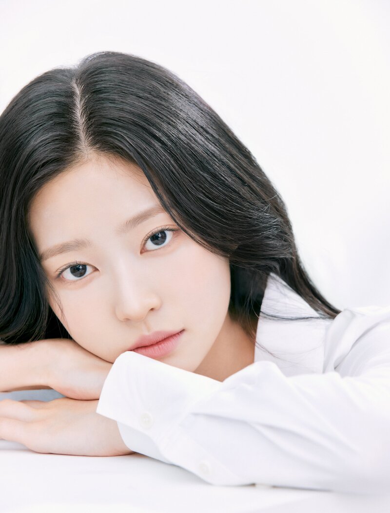 Kim Minju 2021 Profile Photos documents 3