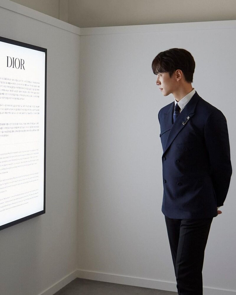 Lee Junho at 'Miss Dior Seoul Exhibition & Pop-up'. documents 4