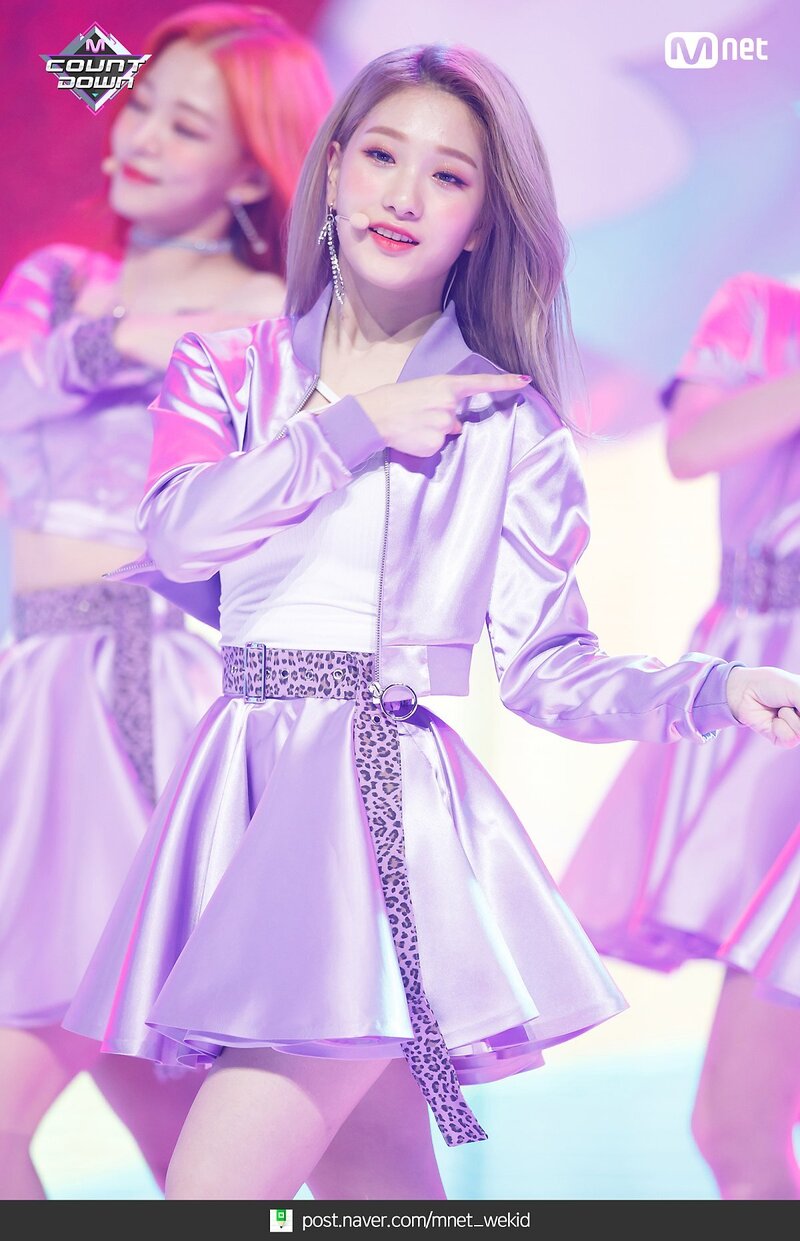 181018 fromis_9 - 'LOVE BOMB' at M COUNTDOWN documents 1