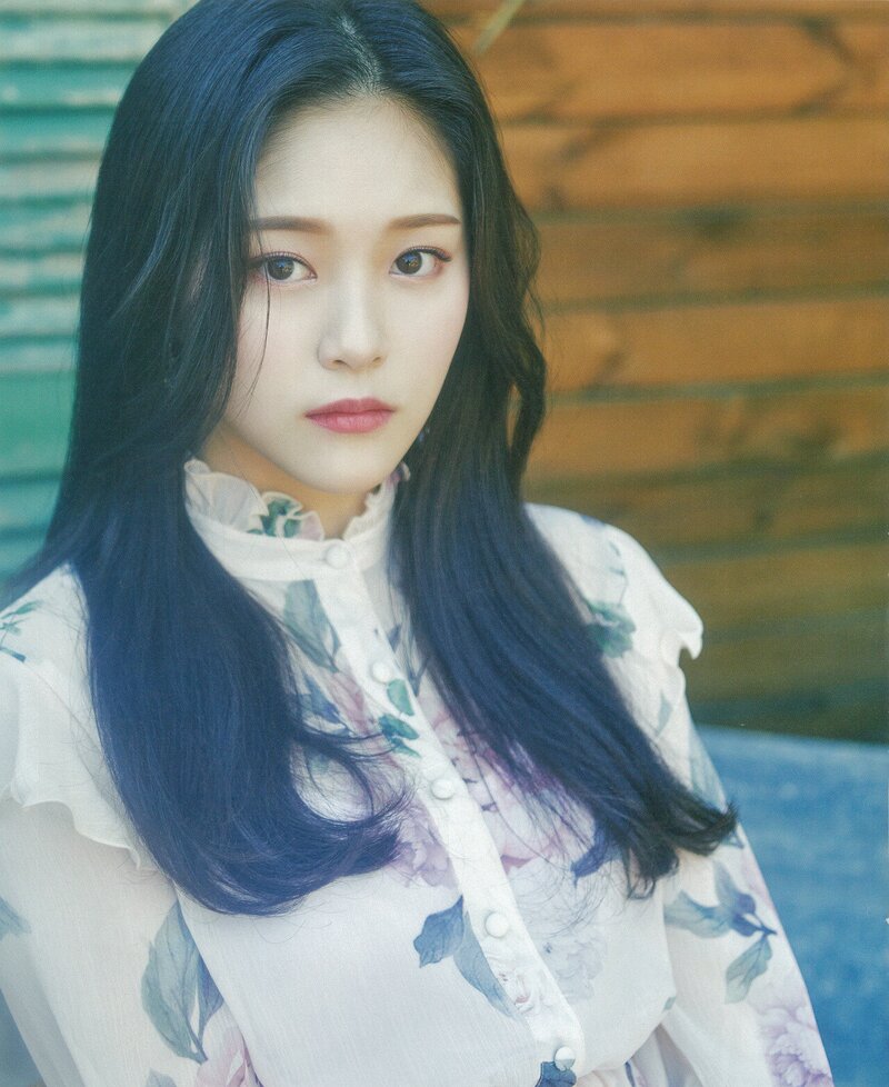 LOONA for Ten Star No.95 May 2019 issue [SCANS] documents 12