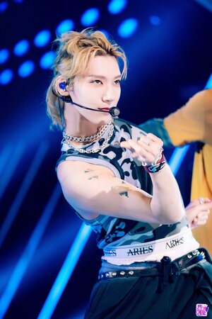 230910 NCT U Ten - 'Baggy Jeans' at Inkigayo