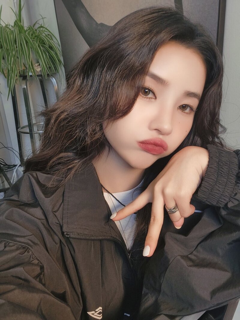 240424 - (G)I-DLE Twitter Update with SOYEON documents 1