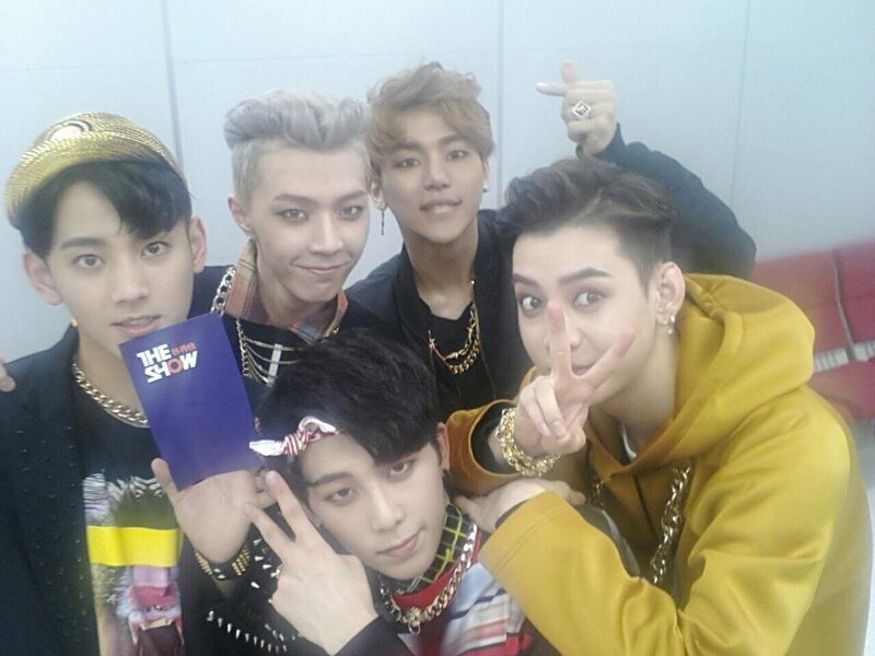 150217 THE SHOW Twitter Update - MYNAME documents 2